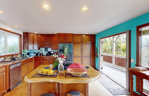 Kehena Casa | Tropical hideaway near Kehena Black Sand Beach with WiFi & washer/dryer