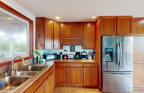 Kehena Casa | Tropical hideaway near Kehena Black Sand Beach with WiFi & washer/dryer