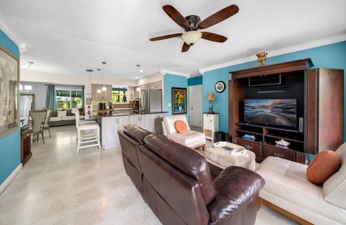 North Corals Casa | Tropical Home-Seaside w Heated Saltwater Pool
