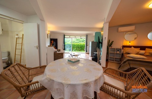 Case-Pilote Apartamento | Tropical Indies Dream Soothing getaway - Cosy living room - 55 m² studio suite