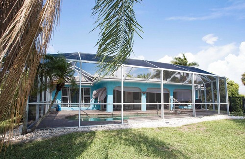 Punta Gorda Casa | Tropical island style pool home