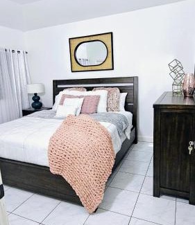 Mango Walk Apartamento | Tropical Luxe Modern Townhouse