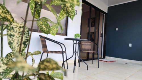 Penjamo Casa | Tropical Noir at Family Lodge