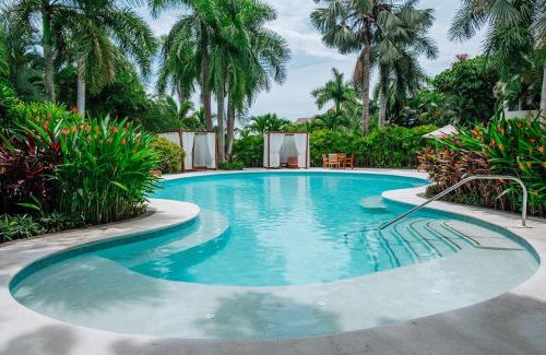 La Puntilla Apartamento | Tropical Oasis with private Pool, BBQ, Beach Access and Housekeeping service INCLUDED