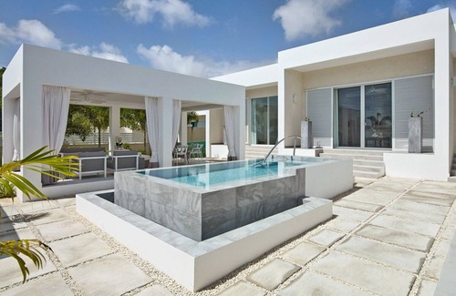 Porters Casa | Tropical Oasis by Beach with Pool - Footprints South