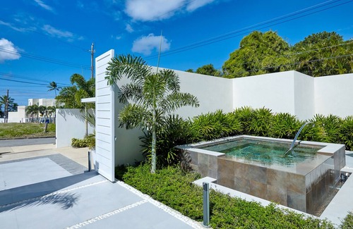 Porters Casa | Tropical Oasis Near Beach with Pool - Footprints North
