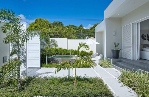 Porters Casa | Tropical Oasis Near Beach with Pool - Footprints North