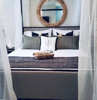 Singer Island Apartamento | Tropical Oasis by the beach and shops, with pool