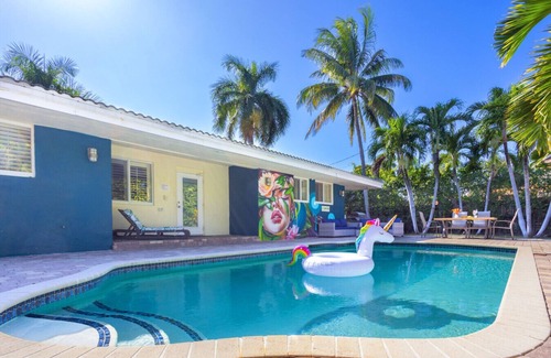 South Corals Casa | Tropical Oasis Heated saltwater Pool 6min to beach
