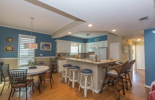 Galveston Casa | ¡NUEVO LISTADO! Oasis tropical en la hermosa isla de Galveston-Tiki
