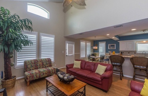 Galveston Casa | ¡NUEVO LISTADO! Oasis tropical en la hermosa isla de Galveston-Tiki