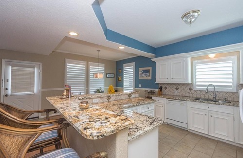 Galveston Casa | ¡NUEVO LISTADO! Oasis tropical en la hermosa isla de Galveston-Tiki