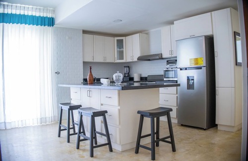 El Soco Apartamento | Tropical Oasis + Private Beach - King Bed