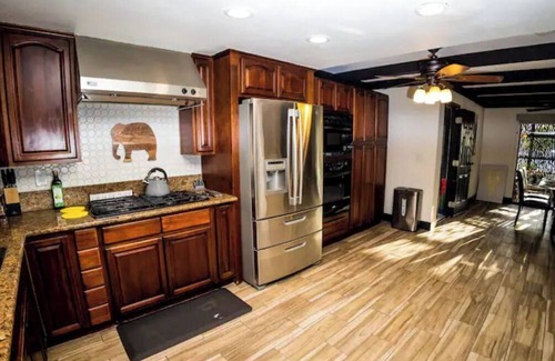 Patton Casa | Tropical Oasis Retreat Pool/Jacuzzi/Game room/Bar