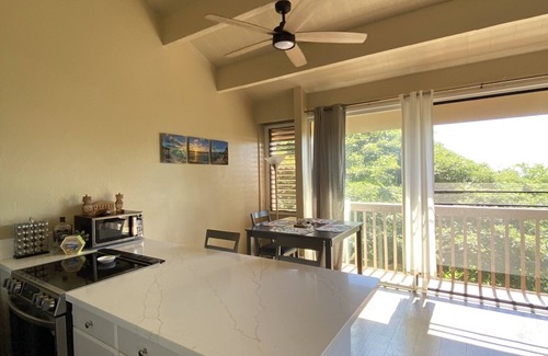 Makaha Valley Condominio | Tropical Ocean View Retreat