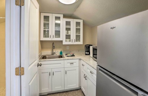 Ozona Apartamento | Tropical Palm Harbor Studio: Walk to Gulf!