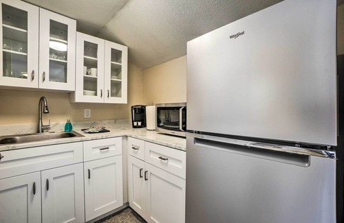 Ozona Apartamento | Tropical Palm Harbor Studio: Walk to Gulf!