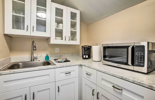 Ozona Apartamento | Tropical Palm Harbor Studio: Walk to Gulf!