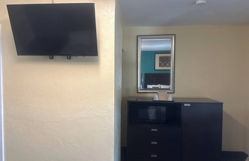Fort Myers Hotel | Tropical Palm Motel
