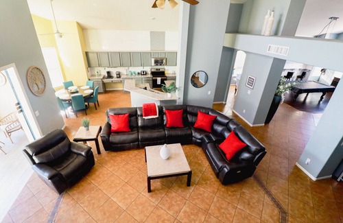 Garden Lakes Casa | Tropical Paradise in Garden Lakes!