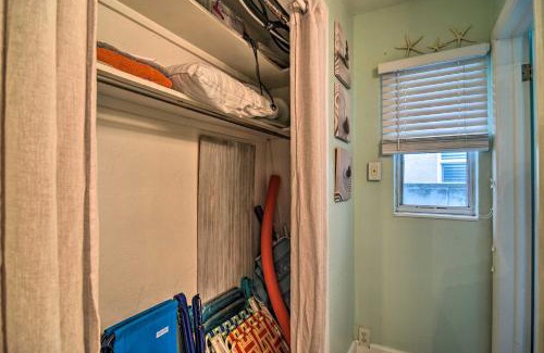 Pass-a-Grille Historic District Apartamento | Tropical Pass-A-Grille Gem with Direct Beach Access!