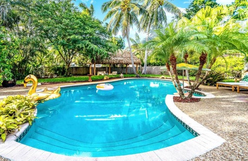 South Corals Casa | Tropical Pool Tiki Heaven