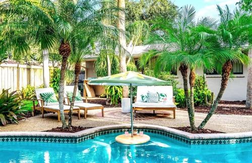South Corals Casa | Tropical Pool Tiki Heaven