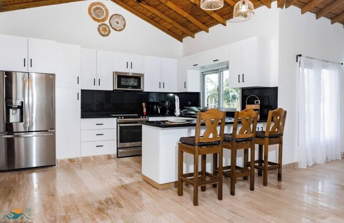 Sanchez Villa | Retiro Tropical con Piscina Privada en Samaná para familias y Grupos