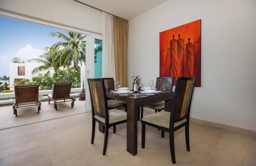 Ban Saiyuan Apartamento | Tropical Serenity - Elegant 1 Bedroom with Pool