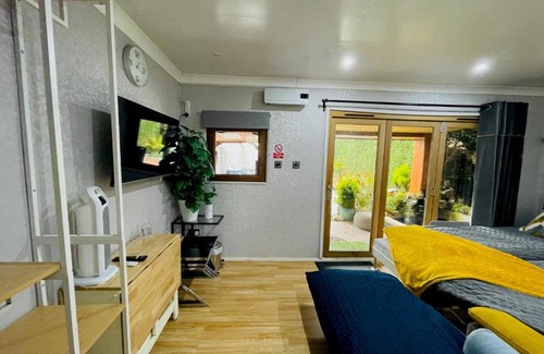 Newcastle-upon-Tyne Casa | Tropical Style House Near Newcastle City Centre