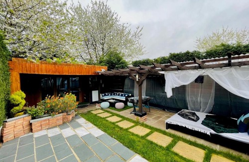 Newcastle-upon-Tyne Casa | Tropical Style House Near Newcastle City Centre