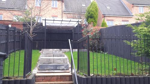 Salford Casa | Tropical Sun Homes - Beautiful spacious 3 bed home in a serene environment with free parking for 2 cars