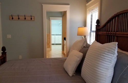 Emerald Waters Village Cabaña | ¿Ya estás pensando en Fall Break? ¡Así somos nosotros! ¡Mira nuestras tarifas más frescas!