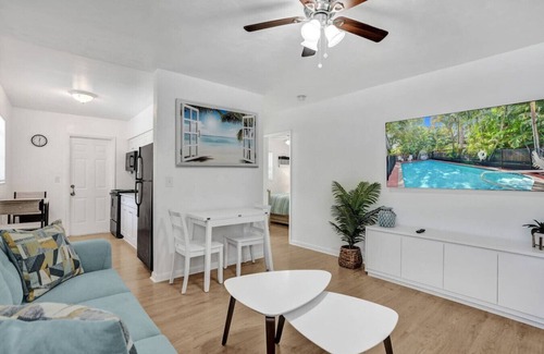 Tarpon River Apartamento | Tropical View Escape - 1BR