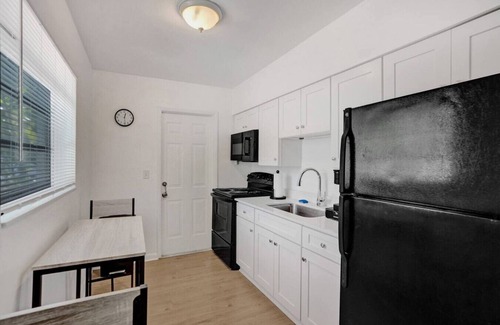 Tarpon River Apartamento | Tropical View Escape - 1BR