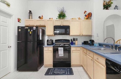 Eagle Pointe South Villa | Tropical Views 4bdr Sleeps 8. Close to Parks!