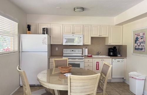 Venice Casa | Tropical Villas of Venice Beach