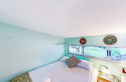 Tárcoles Cama Y Desayuno | Tropical villas with pool access, scenic balcony, & shared full kitchen, dogs ok