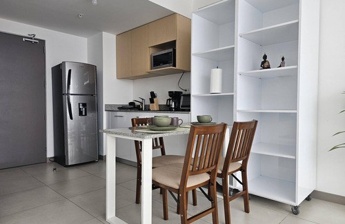 San Pedro Apartamento | Tropical Vista iFreses, 2nd floor! AC, TV and Pool