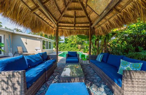 Beachway Estates Villa | Tropical Waters Hideaway - Pool Tiki & Lounge