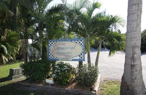 Tradewinds Hotel | Tropical Winds Beachfront Motel and Cottages