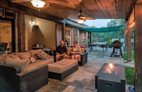 Redding Casa | Tropical - Your Ultimate Vacation