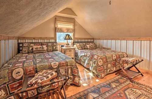 Lone Rock Cabina | Trout Lodge at Two Rivers - Waterfront Cabin!