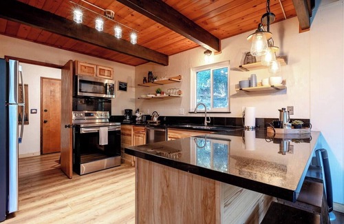 Camp Nelson Cabina | Trout River Cabin - Cozy Quiet Peaceful Retreat