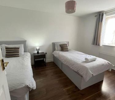 Swindon Casa | Trowbridge House Long Stays Free Parking and Wifi