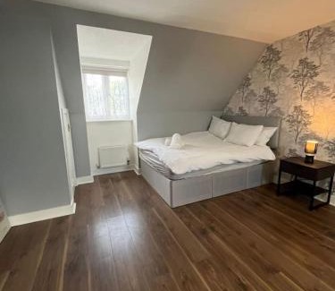 Swindon Casa | Trowbridge House Long Stays Free Parking and Wifi