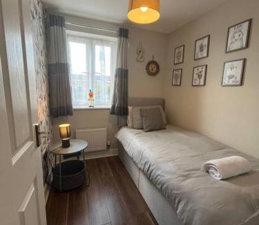 Swindon Casa | Trowbridge House Long Stays Free Parking and Wifi