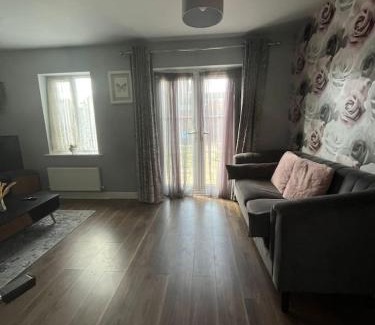 Swindon Casa | Trowbridge House Long Stays Free Parking and Wifi