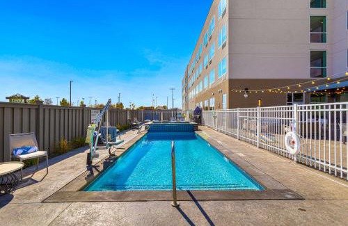 Southeast Colorado Springs Hotel | Tru By Hilton Colorado Springs Airport