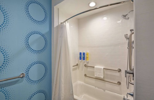 South Side Hotel | Tru by Hilton Corpus Christi South Padre Island Dr